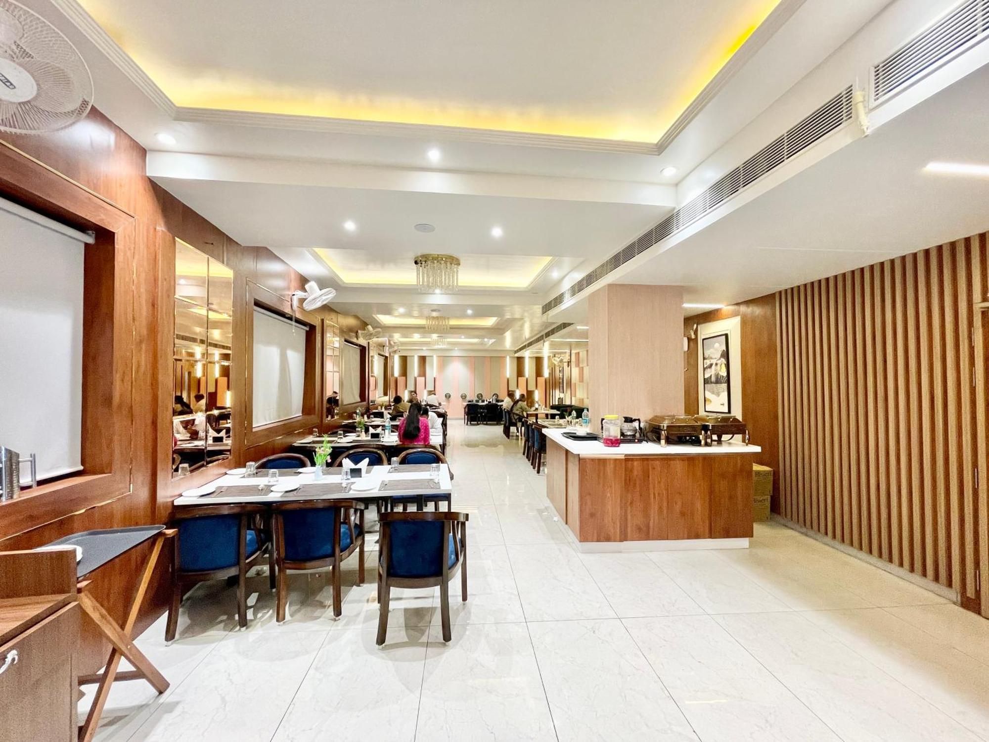 Hotel Vedangam Inn ! Varanasi - Foreigner'S Choice ! Fully Air-Conditioned Hotel With Parking Availability, Near Kashi Vishwanath Temple, And Ganga Ghat Dış mekan fotoğraf